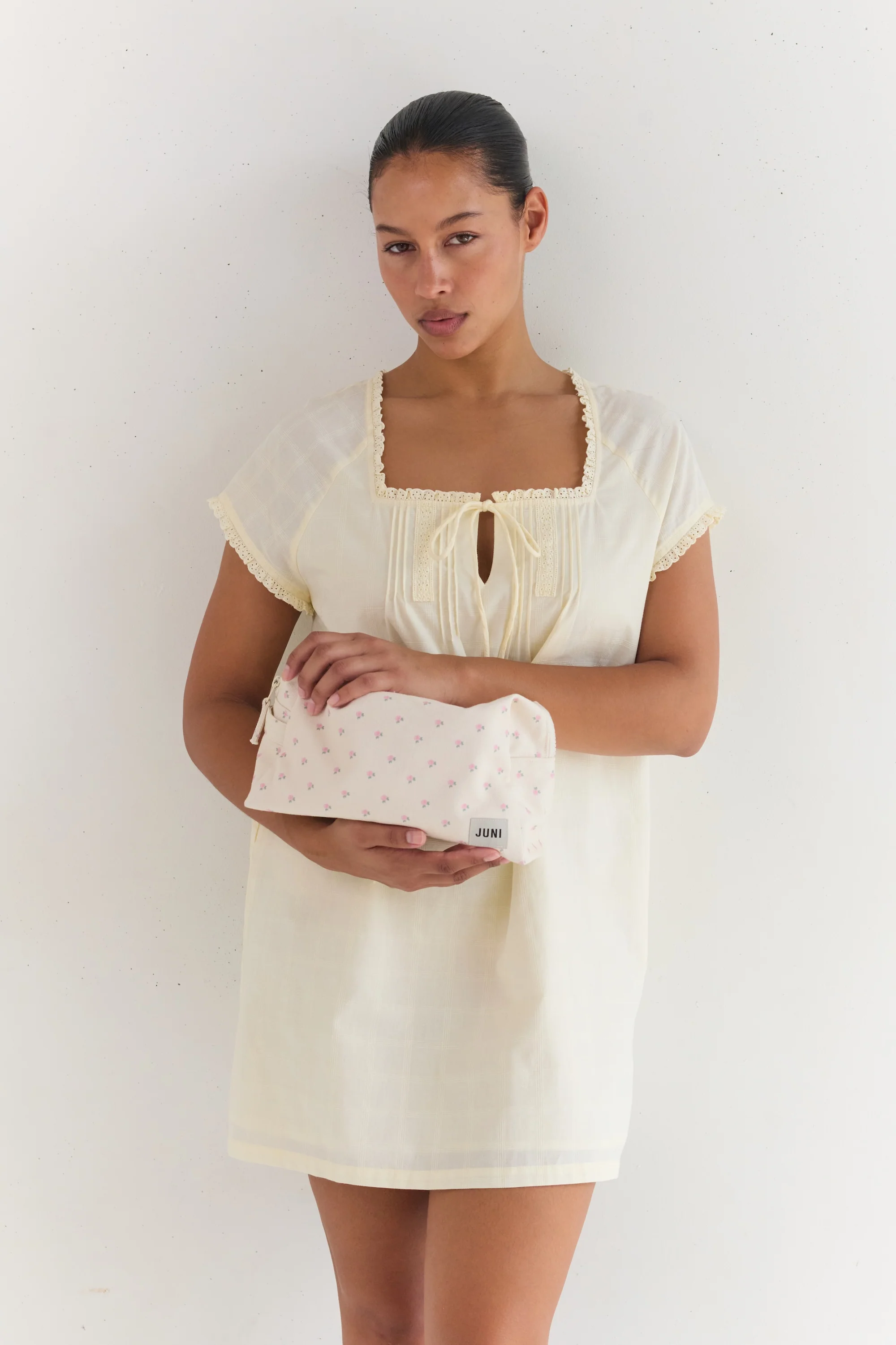 The Essentials Pouch - Roses - Image 3